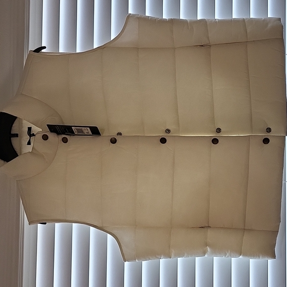 Daisy Fuentes Moda Puffer Vest - Picture 3 of 7